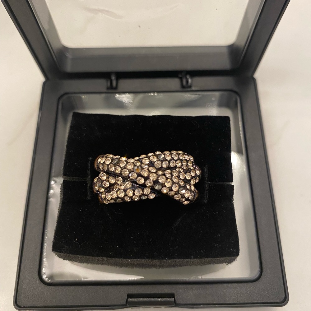 Rose gold ring size 7 - size can extend as backing has elastic - beautiful ring